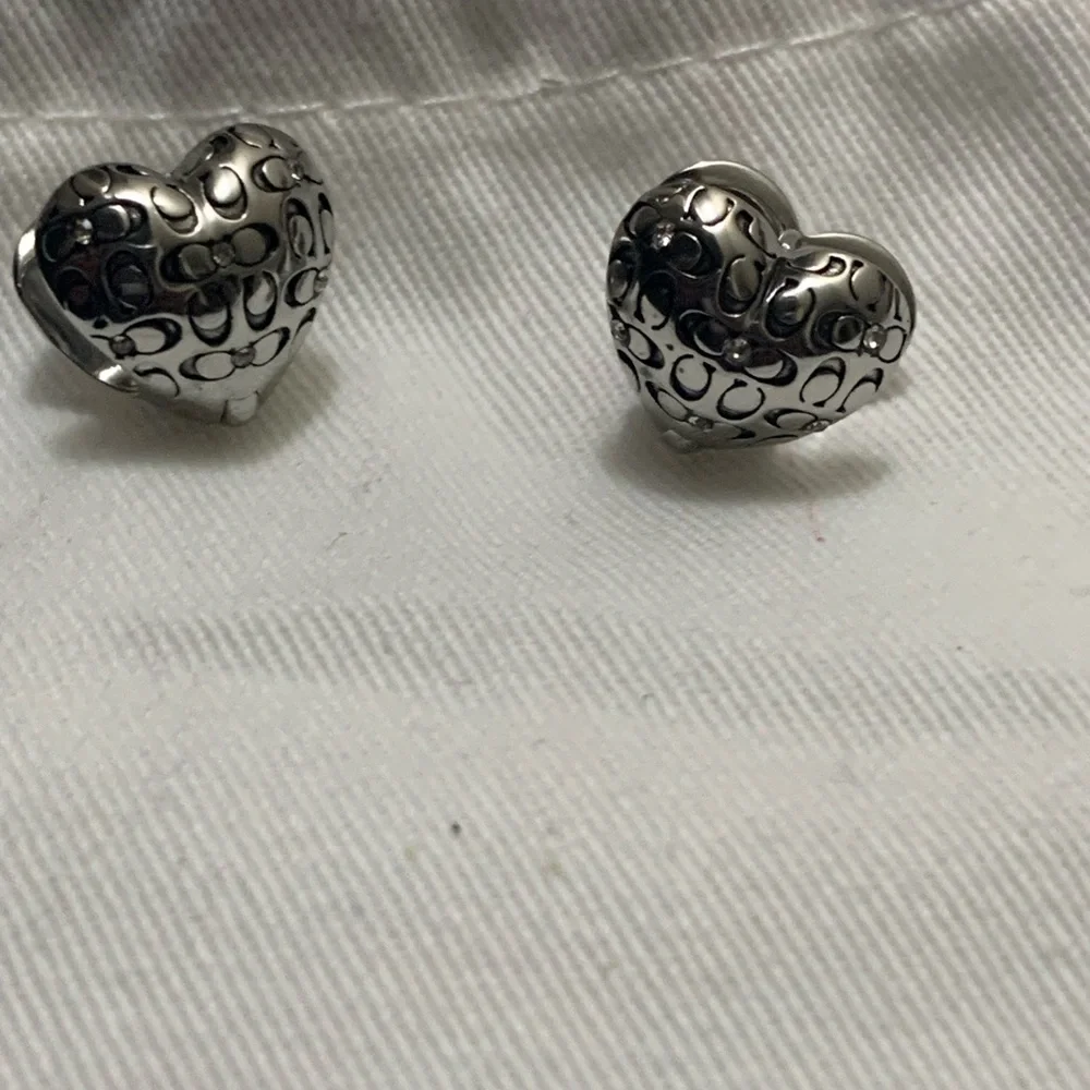 COACH Signature Quilted Puffy Heart Huggie Earrings NEW $85 - Picture 3 of 7